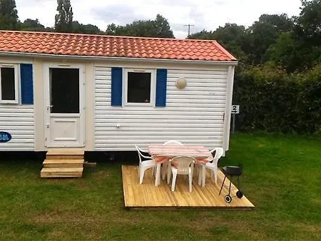 Camping Village Puyrond Bressuire Campsite *
